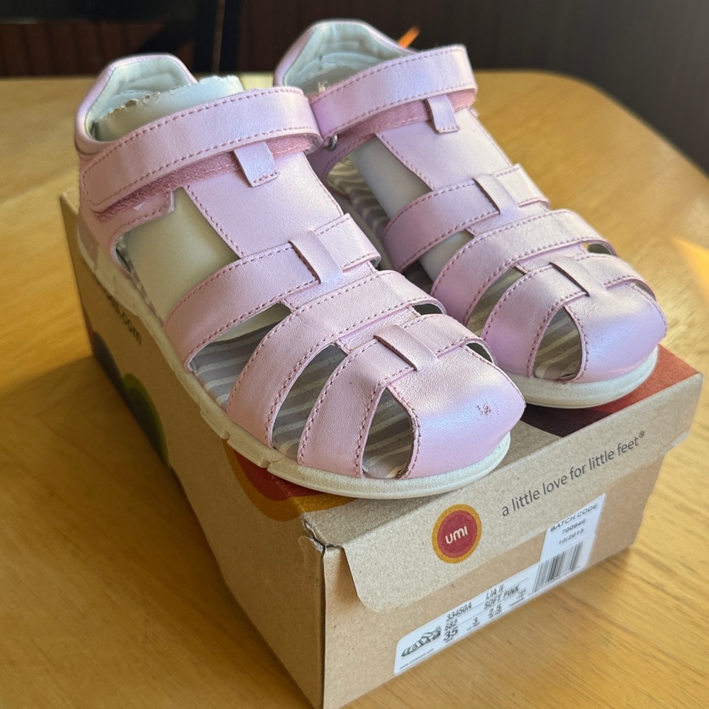 Umi Lia II Soft Pink Size 3 Fisherman Sandals small scuff on toe worn once!